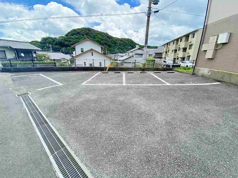セジュール福西 駐車場