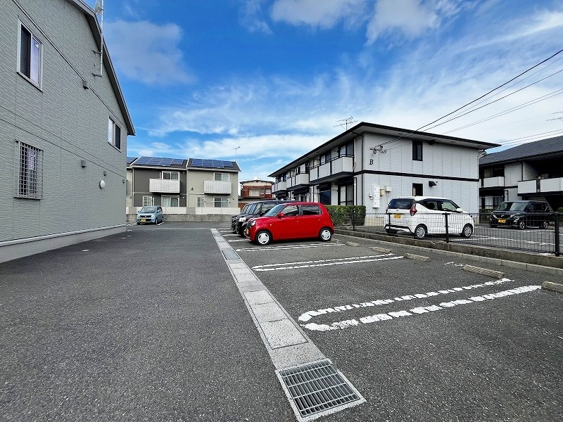 ラシーヌＹｕｇａｗａ　B棟 駐車場