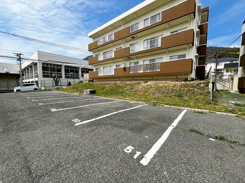 ヴィラナリー小倉南  駐車場