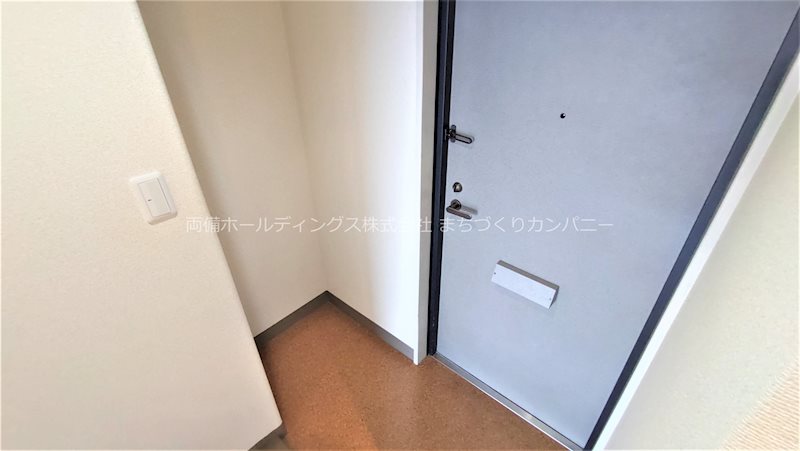 サニーコート岡町 玄関