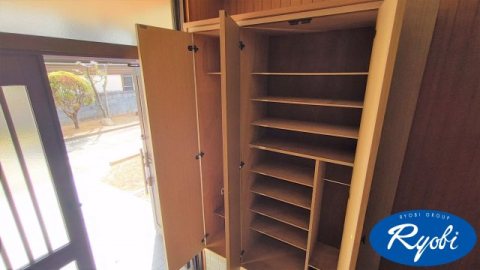 関戸建て 玄関