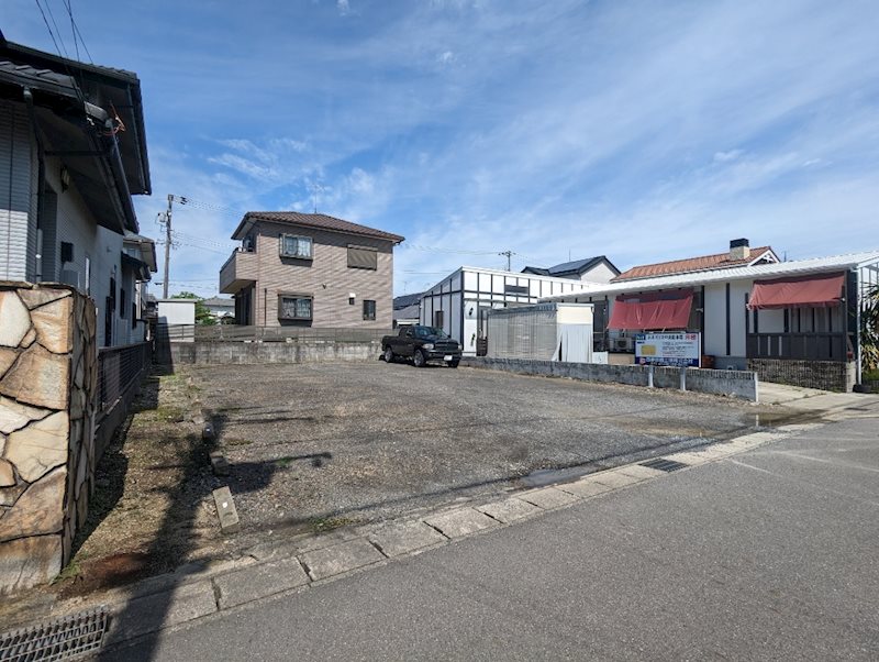 ネオポリス中央駐車場 玄関