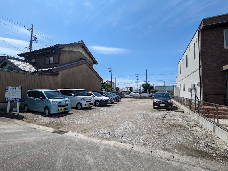 栄駐車場 玄関