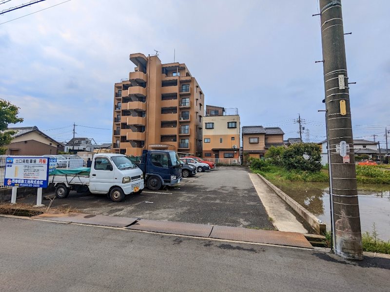 出口南駐車場 駐車場