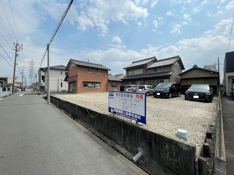 権現西駐車場 玄関