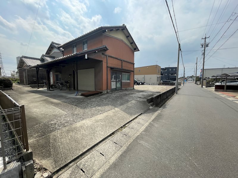 権現西駐車場 リビング
