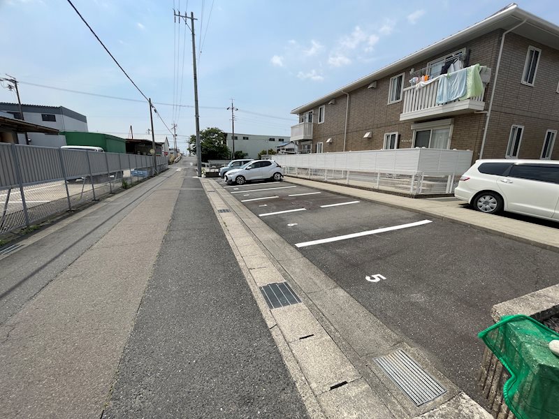 フラッツ登り戸駐車場 駐車場