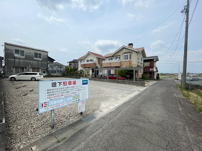 堤下駐車場 駐車場