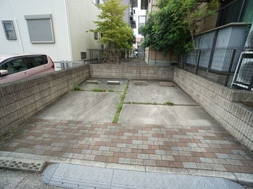ローゼンカバリエ 駐車場