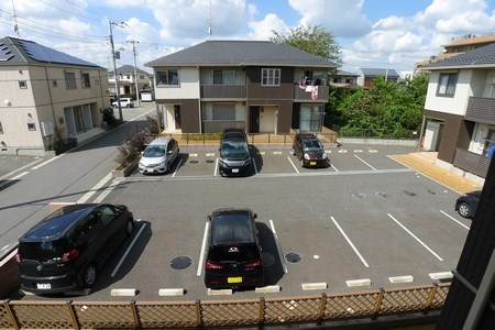 フォルティナート・カーサA 駐車場