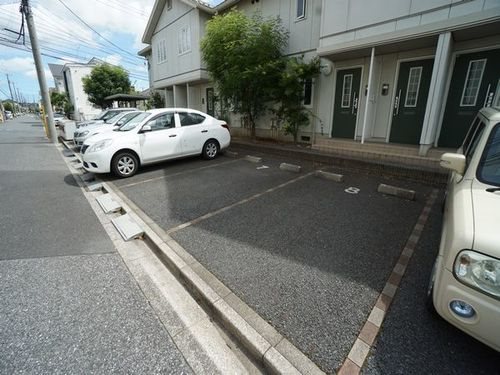 グリーンゲイブルズ 駐車場