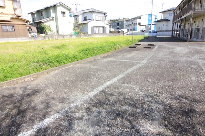 シャンブルS 駐車場