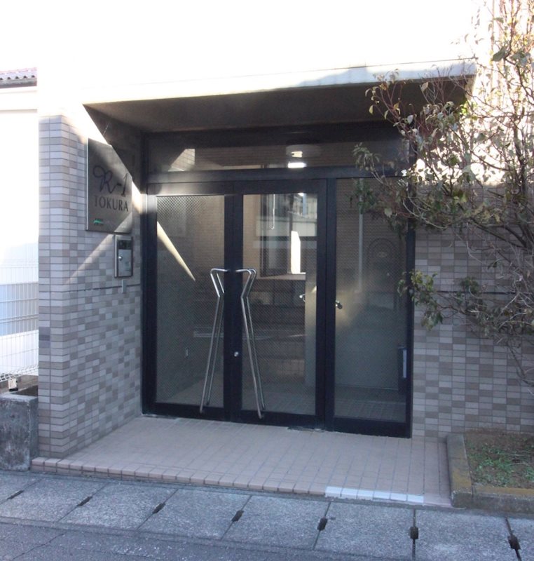 R-1 TOKURA エントランス