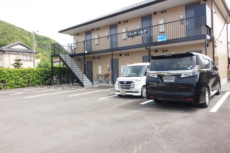 ヴィラソルデ 駐車場