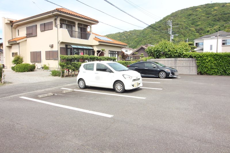 ヴィラソルデ 駐車場