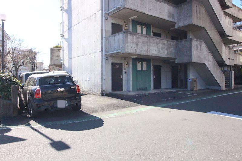 菰池パークハウス 駐車場