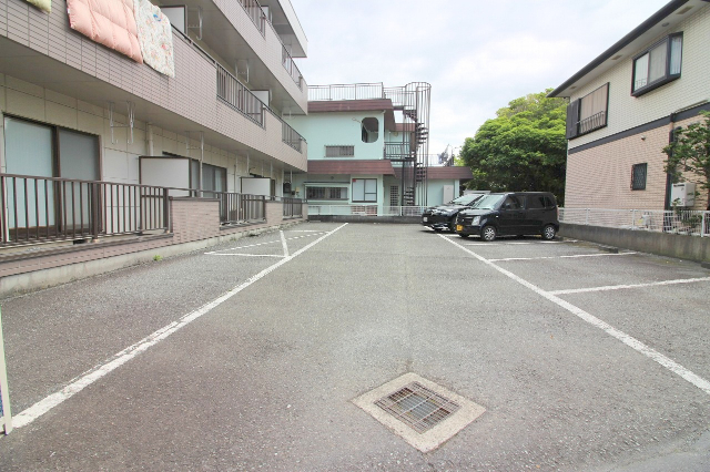 ひばりヶ丘マンションD棟 駐車場