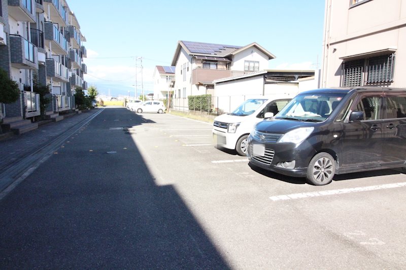 アヴニールドゥモエ 駐車場