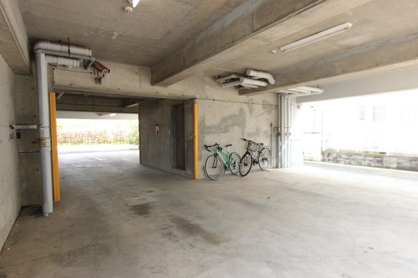ブックベース 駐車場