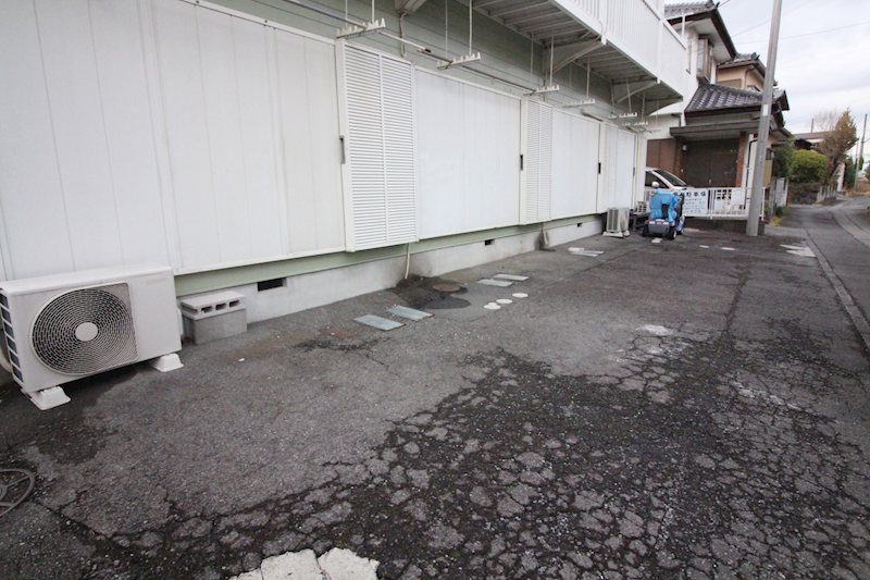 三伸コーポ 駐車場