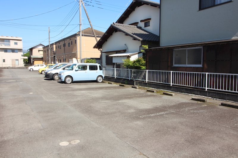 リバーサイド中島A 駐車場