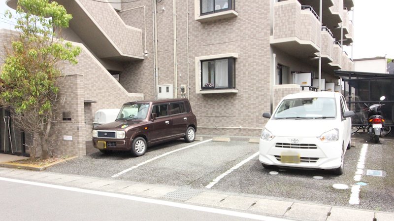 R-1 TOKURA 駐車場