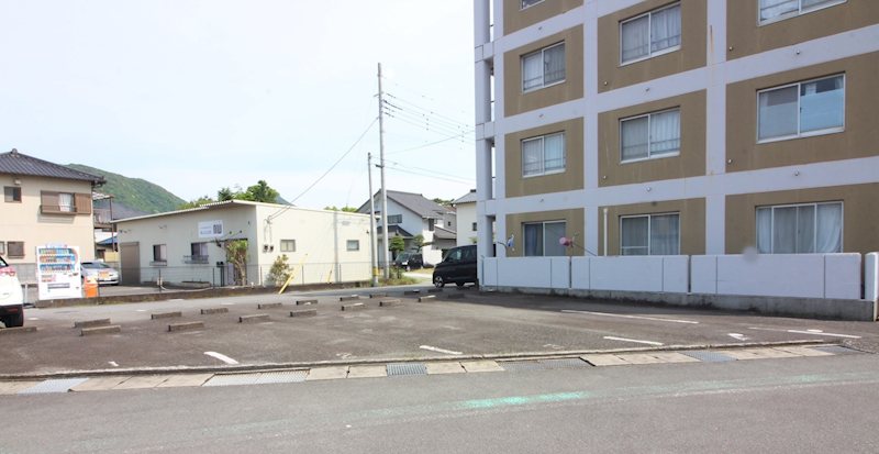 パミール香貫 駐車場