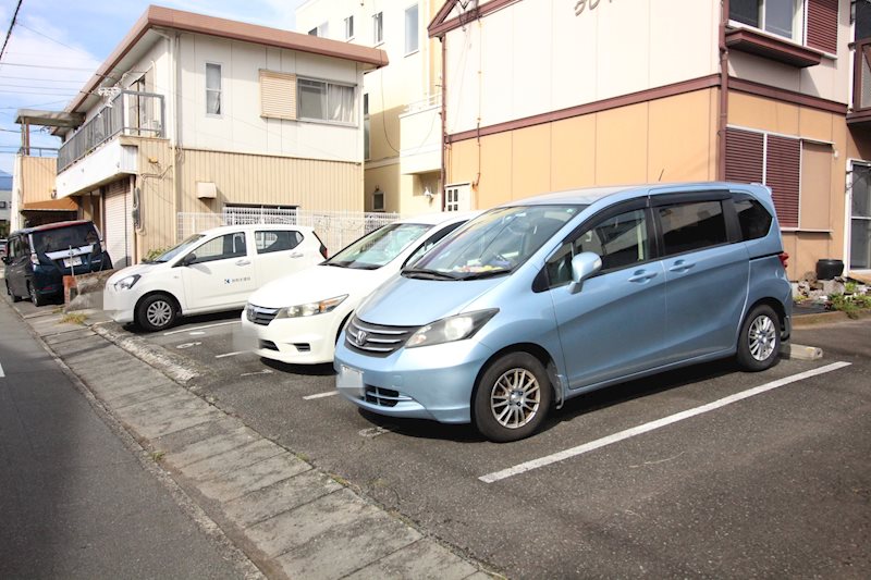 グレイスビラ 駐車場