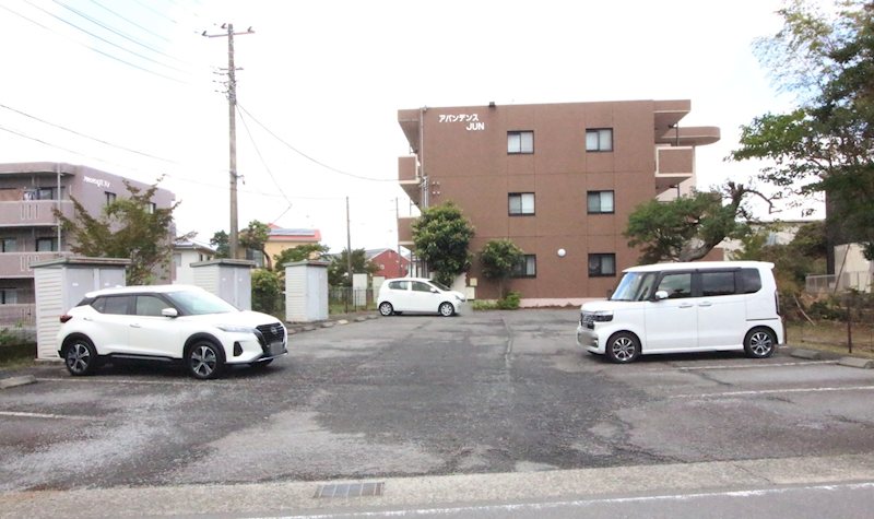 アバンデンスJUN 駐車場