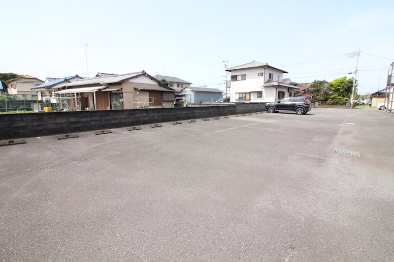 サンハイツ渡辺 駐車場