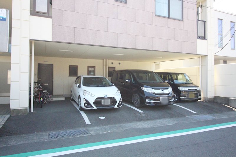 ファランドールエバラ 駐車場