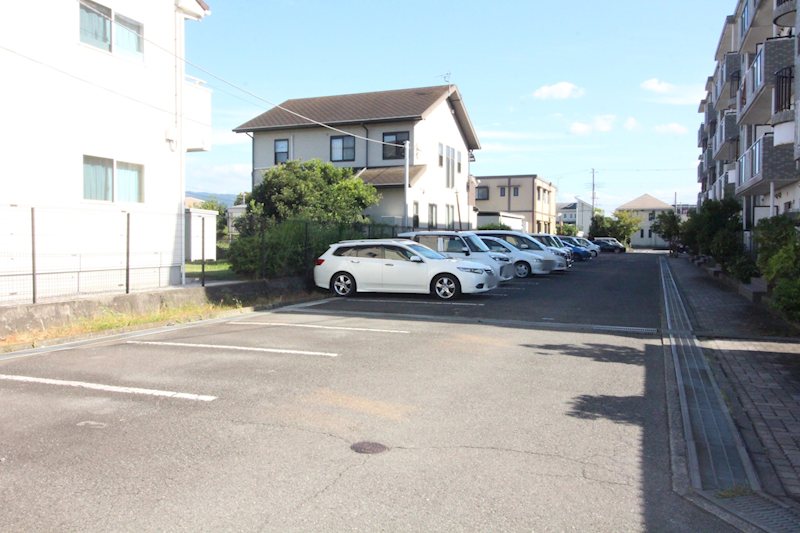 アヴニールドゥモエ 駐車場