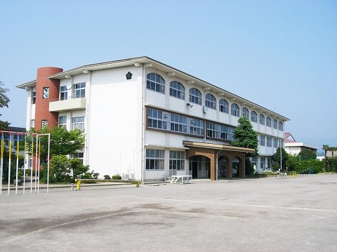 アヴニールドゥモエ 小学校