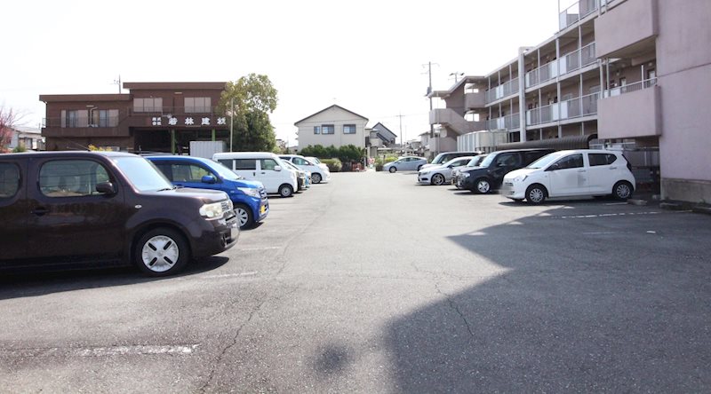 メゾン興国 駐車場