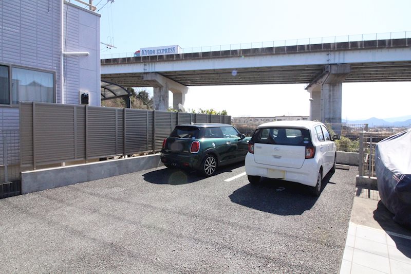 リフィール徳倉 駐車場