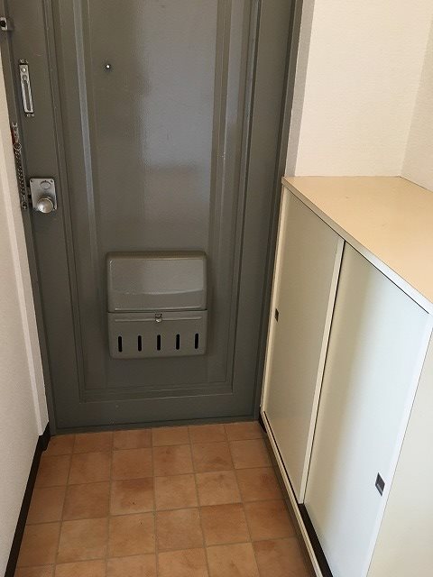 池之端ハイツ 玄関