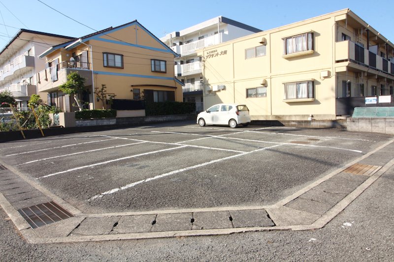 ソワサント大岡 駐車場
