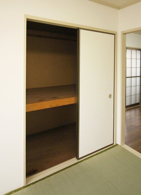 リバーサイド中島B 収納