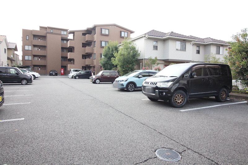 レアールマリカ 駐車場