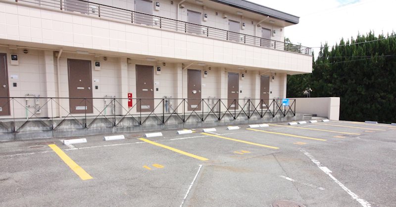 メゾン来光A 駐車場