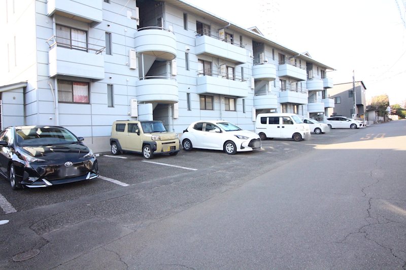 リバーサイド上杉 駐車場