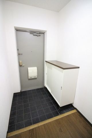 アヴニールドゥモエ 玄関