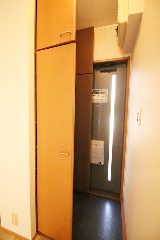 ハイツルミナリー 玄関