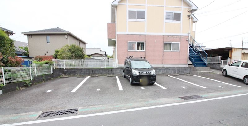 オーパンバルハイツ 駐車場