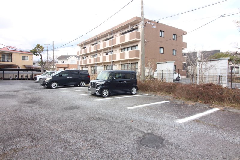 アバンデンスJUNⅡ 駐車場