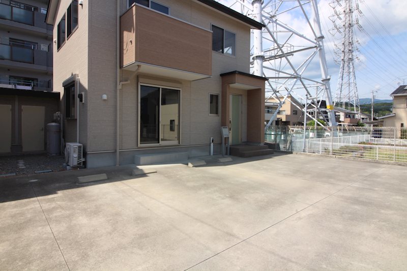 アヴェニール 駐車場