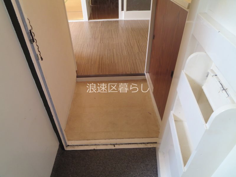 盛隆ビル 玄関