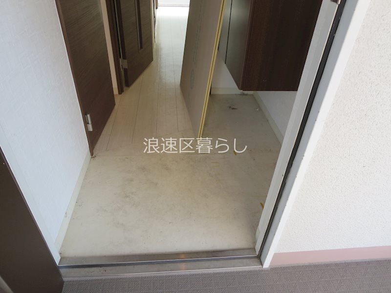 ヴィラウエスト難波 玄関