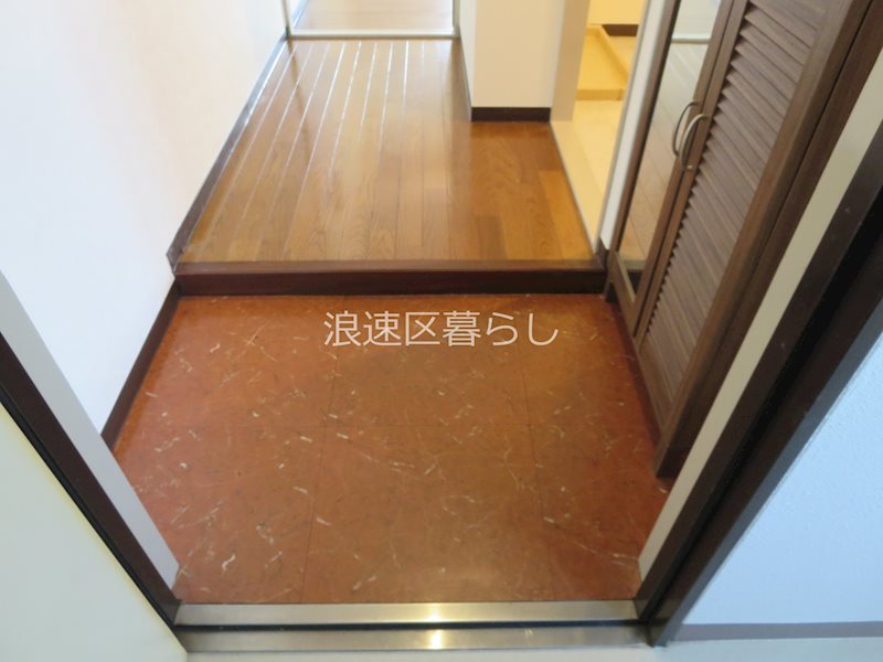 第二生駒ビル 玄関