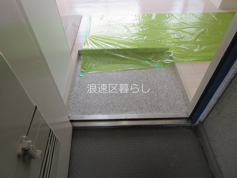 小塚ハイツ 玄関